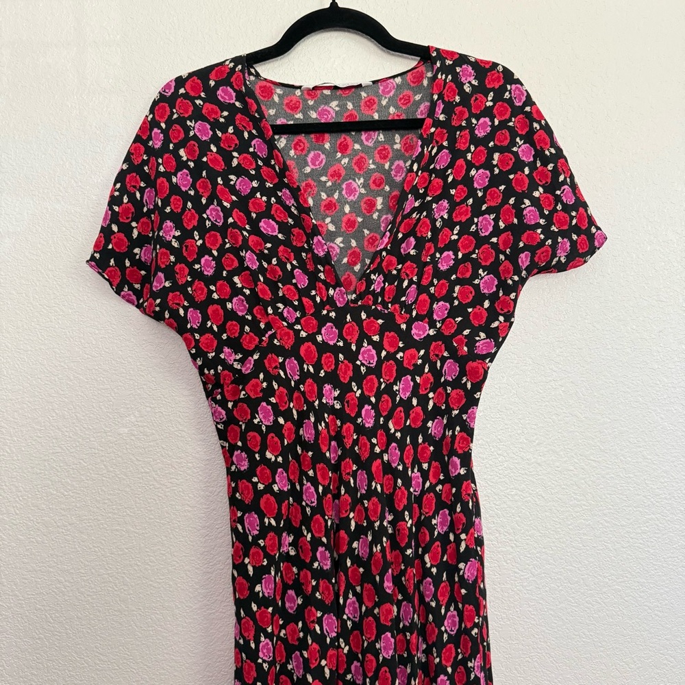 Zara V Neck Floral Maxi Dress in Pink Red Black Medium - Picture 3 of 7